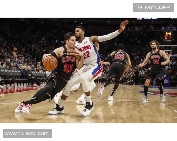 1990年公牛与活塞经典对决全场录像回顾与精彩瞬间分析